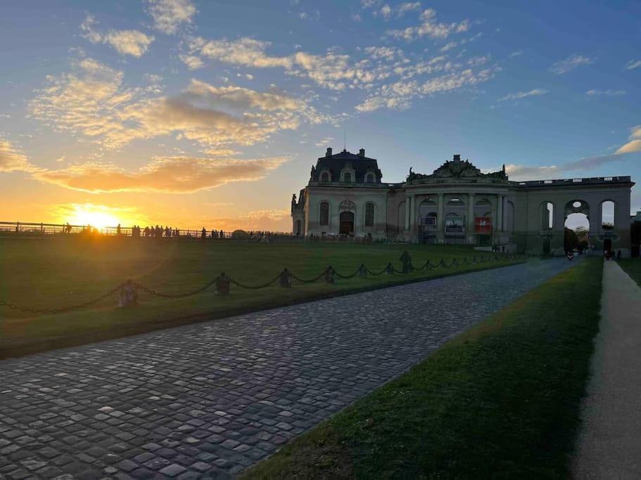 Le Logis Cantilien Lamorlaye-Chantilly Buitenkant foto